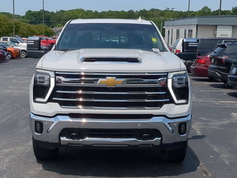 Used 2024 Chevrolet Silverado 2500 LTZ w/ LTZ Convenience Package AWD/4WD image 3