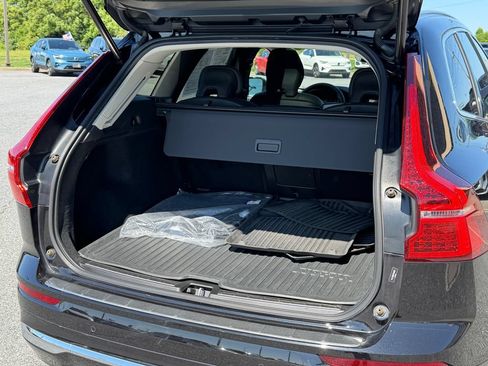 Certified 2023 Volvo XC60 B5 Plus w/ Climate Package AWD/4WD image 19