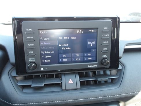 Used 2020 Toyota RAV4 LE image 18