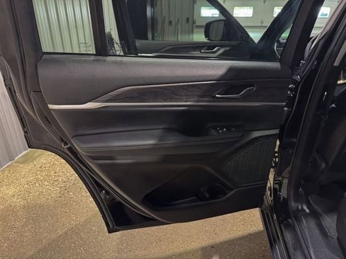 Used 2023 Jeep Grand Cherokee L Limited w/ Black Appearance Package AWD/4WD image 21