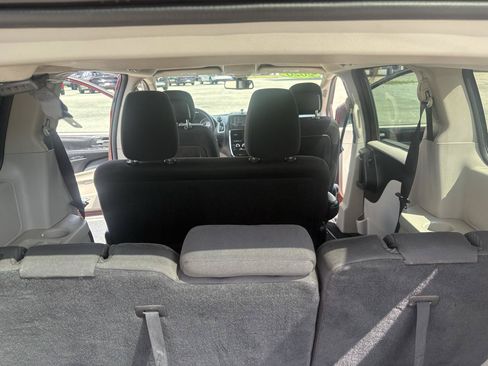 Used 2020 Dodge Grand Caravan SE FWD image 36
