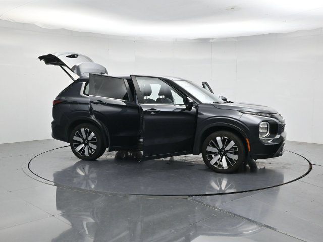 Used 2025 Mitsubishi Outlander SE FWD image 53