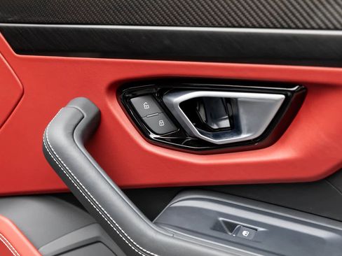 Used 2023 Lamborghini Urus S image 53