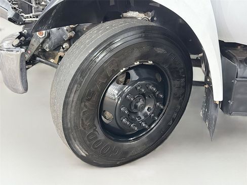 Used 2022 Ford F650 2WD Regular Cab Super Duty image 32