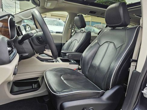 Used 2021 Chrysler Pacifica Limited w/ Premium & Safety Sphere Group FWD image 14