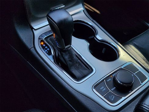 Used 2019 Jeep Grand Cherokee Limited w/ Luxury Group II image 20