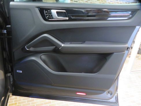 Used 2019 Porsche Cayenne image 23