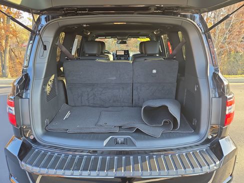 Certified 2024 Nissan Armada SL w/ Midnight Edition Package image 10