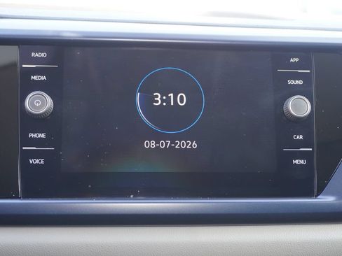 Used 2022 Volkswagen Taos SE FWD image 16