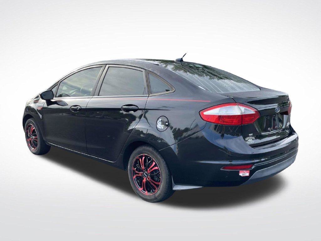 Used 2015 Ford Fiesta SE FWD image 4