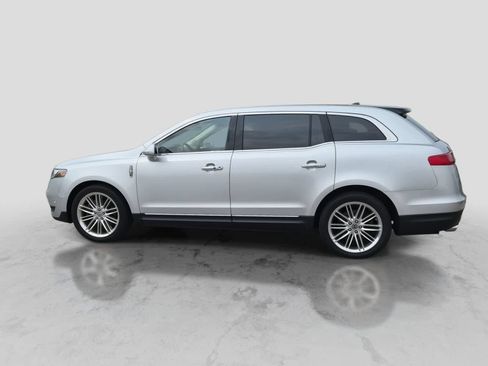 Used 2019 Lincoln MKT AWD image 5