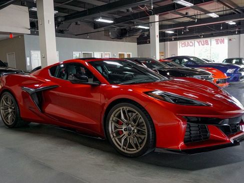 Used 2025 Chevrolet Corvette Z06 w/ Stealth Interior Trim Package RWD image 35