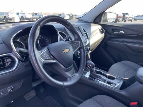 Used 2022 Chevrolet Equinox LT w/ Driver Convenience Package image 9