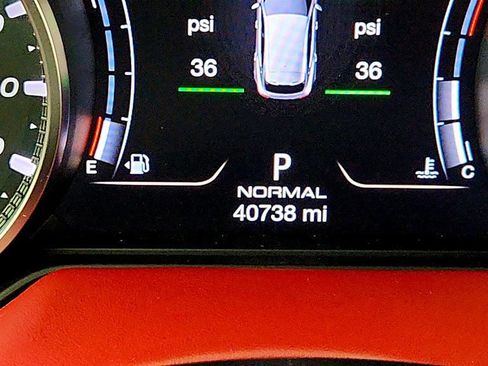 Used 2022 Maserati Levante Trofeo image 16