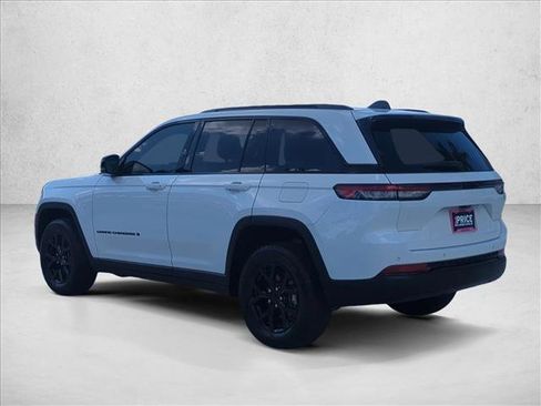 Used 2024 Jeep Grand Cherokee Altitude RWD image 7