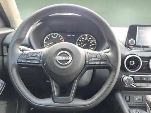 Certified 2025 Nissan Sentra S FWD image 9