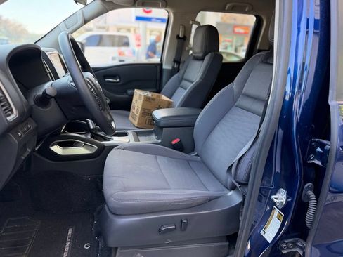 Used 2022 Nissan Frontier SV AWD/4WD image 5