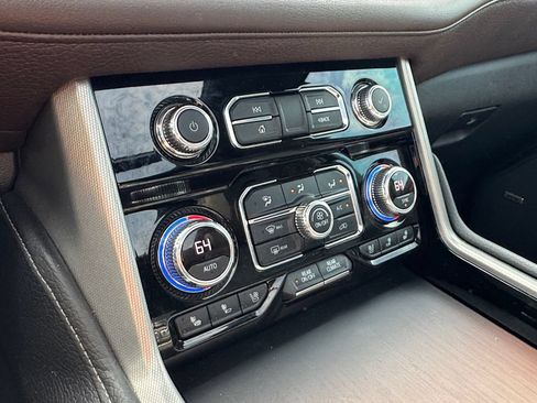 Used 2022 GMC Yukon XL Denali AWD/4WD image 29