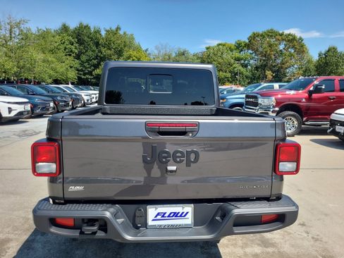 New 2025 Jeep Gladiator High Tide image 14
