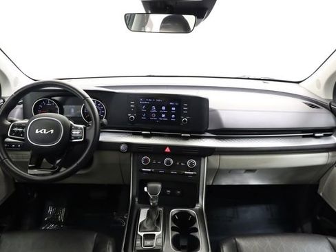 Used 2024 Kia Carnival LX image 16