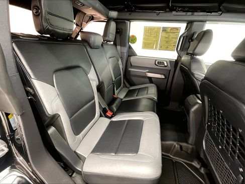 Used 2023 Ford Bronco Black Diamond w/ Sasquatch Package image 18