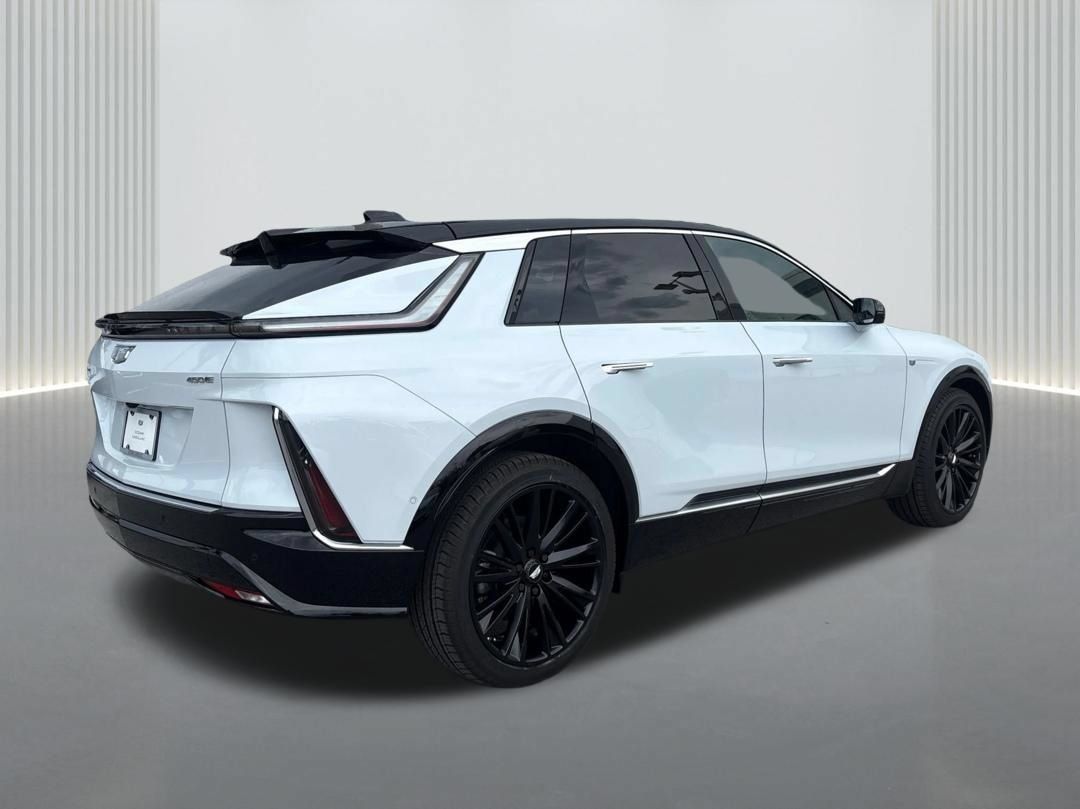 New 2026 Cadillac Lyriq Luxury w/ LPO, Bronce Accent Package RWD image 5