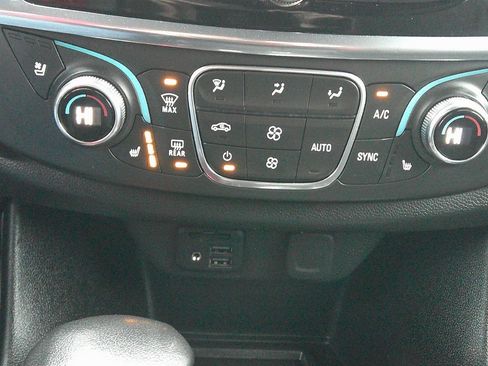 Used 2022 Chevrolet Traverse High Country AWD/4WD image 17