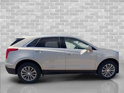 Used 2017 Cadillac XT5 Luxury w/ Driver Awareness Package AWD/4WD image 3