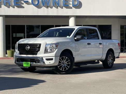 Used 2024 Nissan Titan SV w/ SV Convenience Package image 1