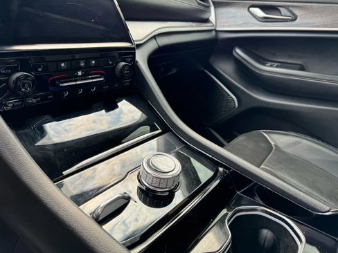 Used 2021 Jeep Grand Cherokee L Limited w/ Luxury Tech Group II image 22