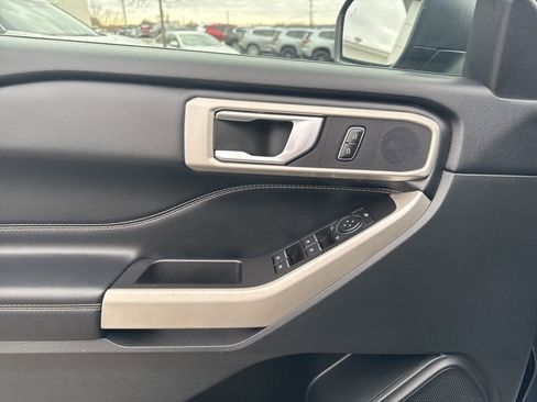 Used 2022 Ford Explorer XLT w/ Equipment Group 202A image 11