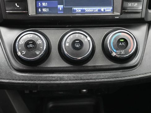 Certified 2017 Toyota RAV4 LE w/ Carpet Mat Package AWD/4WD image 21
