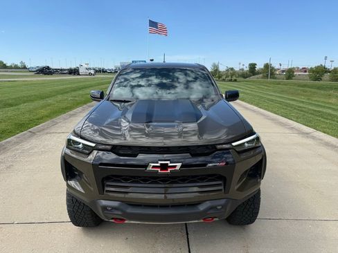 Used 2024 Chevrolet Colorado ZR2 w/ Safety Package AWD/4WD image 8