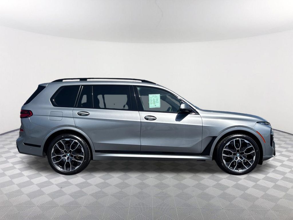 Used 2024 BMW X7 xDrive40i w/ M Sport Package AWD/4WD image 3