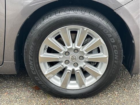 Used 2012 Toyota Sienna Limited image 10