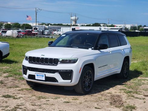 New 2026 Jeep Grand Cherokee L Summit w/ Obsidian Package AWD/4WD image 2