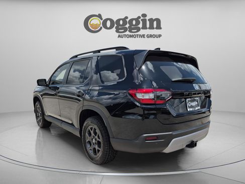 Certified 2025 Honda Pilot TrailSport image 4