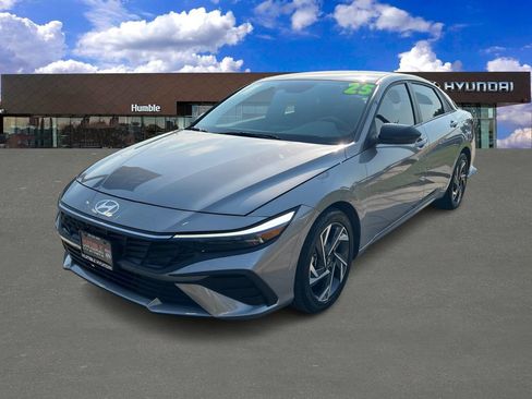 Certified 2025 Hyundai Elantra Sport FWD image 1