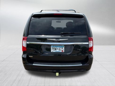 Used 2016 Chrysler Town & Country Touring FWD image 6