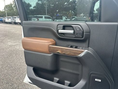 Used 2021 Chevrolet Silverado 2500 High Country w/ Z71 Off-Road Package image 9