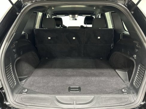Used 2019 Jeep Grand Cherokee Laredo AWD/4WD image 21