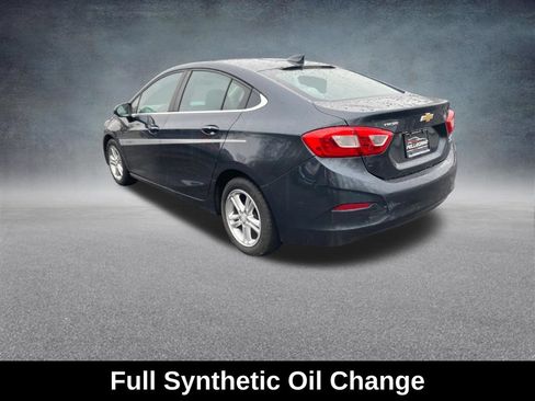 Used 2017 Chevrolet Cruze LT w/ Convenience Package FWD image 3