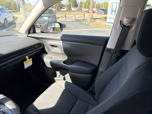 Certified 2025 Honda HR-V LX image 11