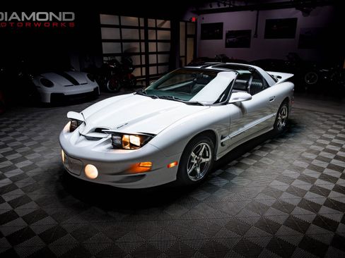 Used 2000 Pontiac Firebird Formula image 3