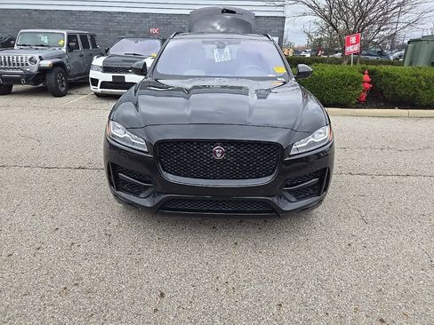 Used 2017 Jaguar F-PACE R-Sport image 2