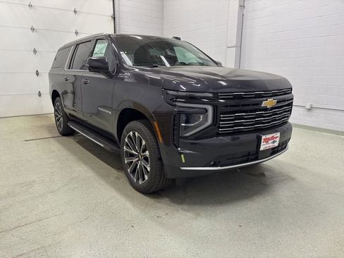 New 2026 Chevrolet Suburban High Country image 2