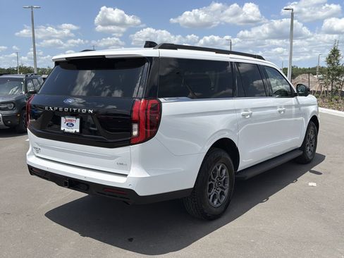 Used 2025 Ford Expedition Max Active RWD image 3