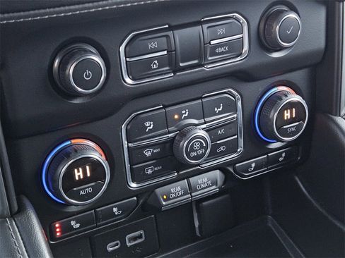 Used 2021 Chevrolet Tahoe Z71 image 21