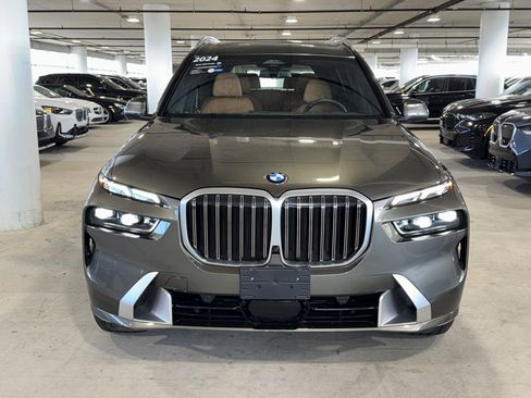 Used 2024 BMW X7 xDrive40i w/ Premium Package AWD/4WD image 3