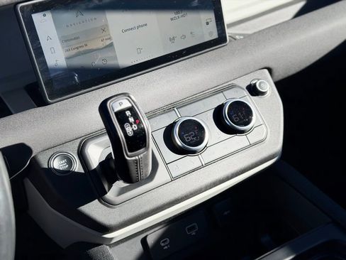 Used 2022 Land Rover Defender 90 X-Dynamic S image 10